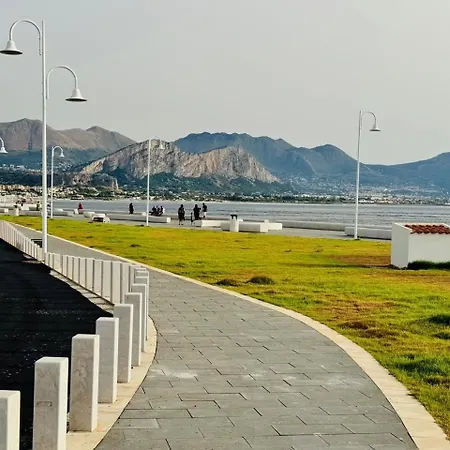 Amarily Appartament شقة إزولا ديلي فيمين